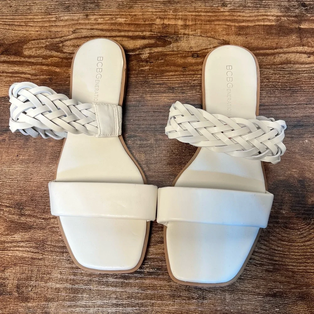 BCBGeneration Sandals Lareda White Braided Strap Open Toe Flat slides womens 7.5